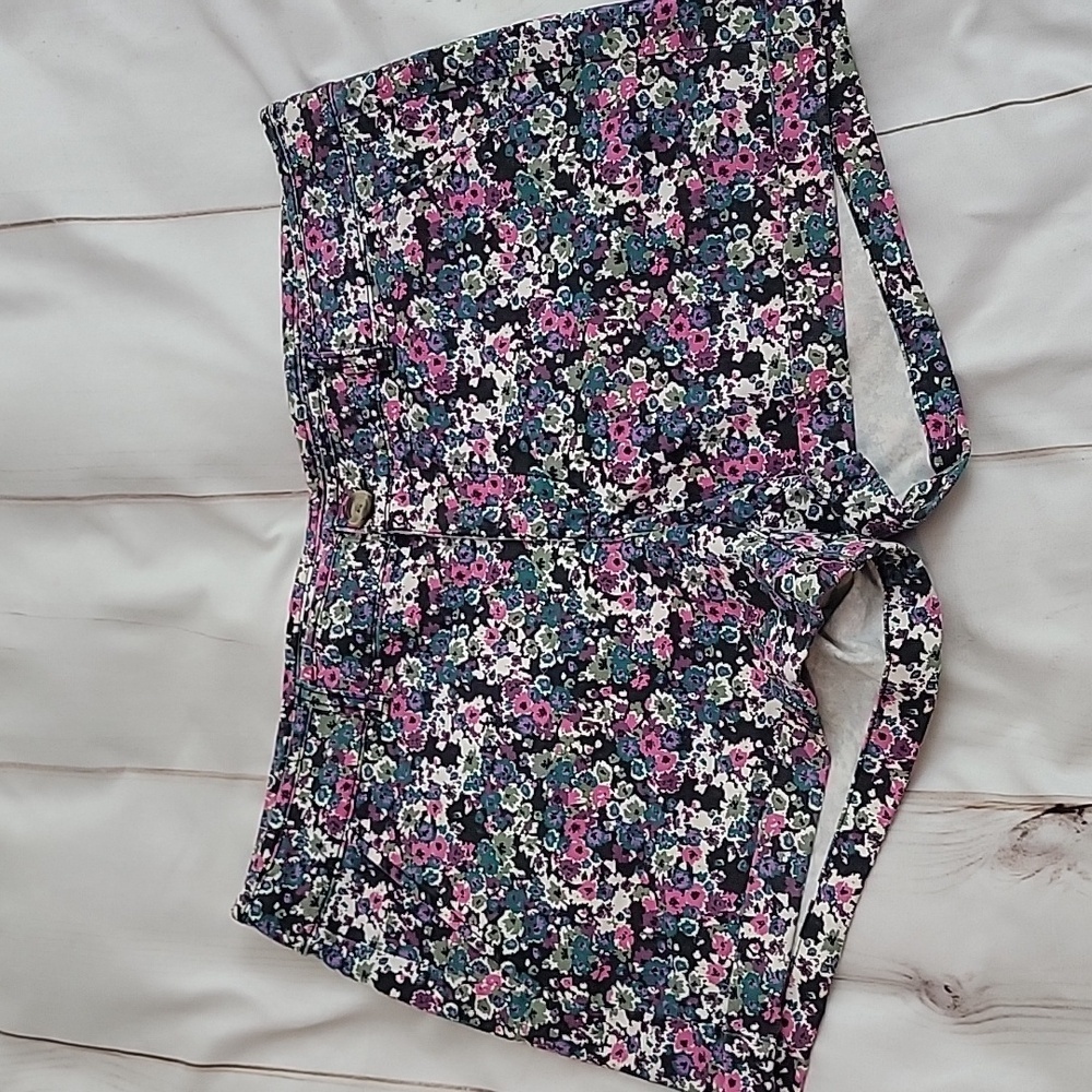 American Eagle Outfitters Floral Women Shorts - Multicolor